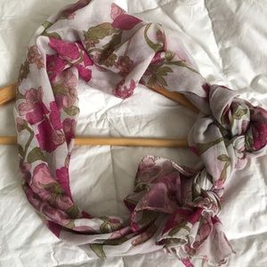 EUC Gorgeous NeckScarf